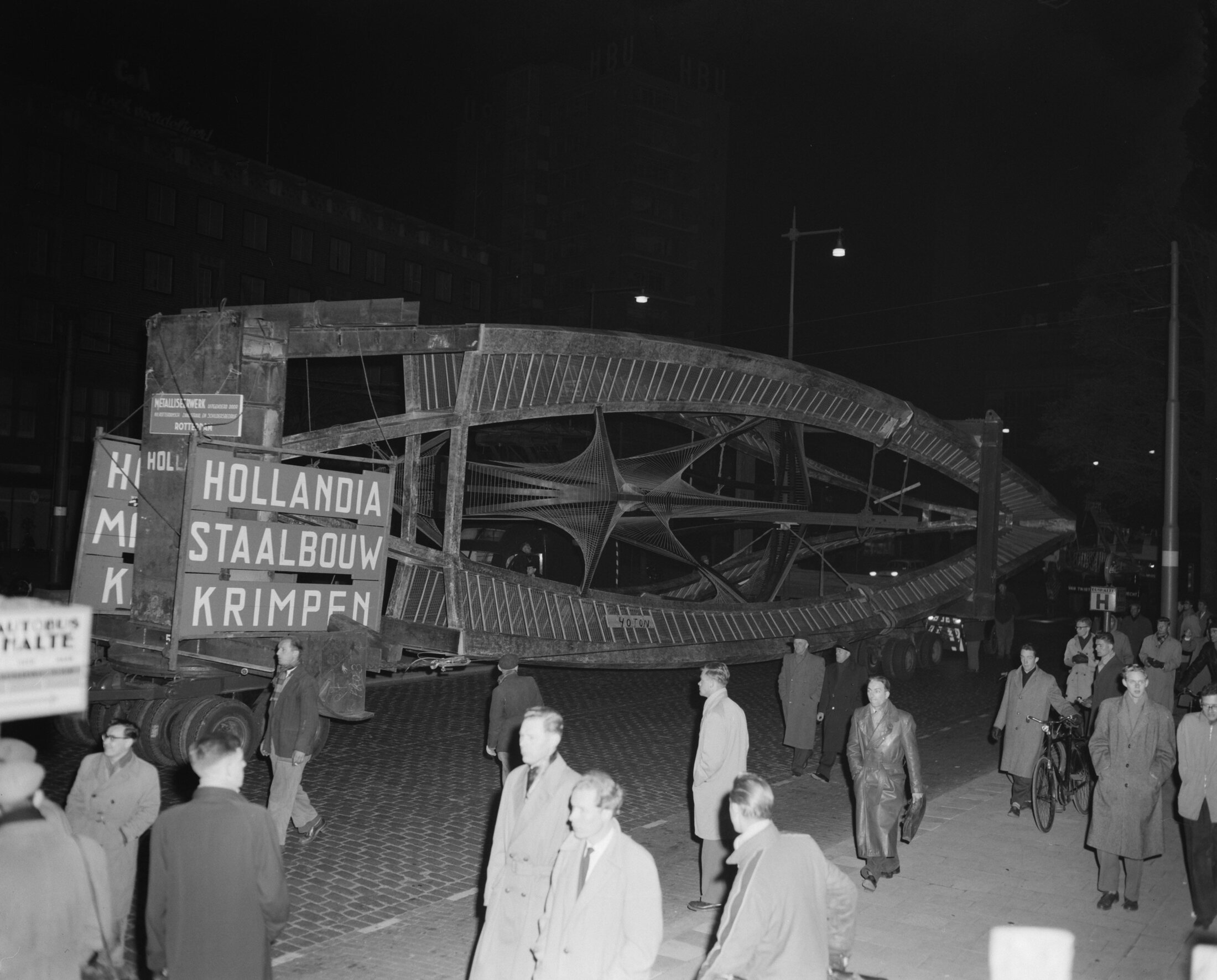 Naum Gabo's steel sculpture for De Bijenkorf being transported through Rotterdam at night in 1957.